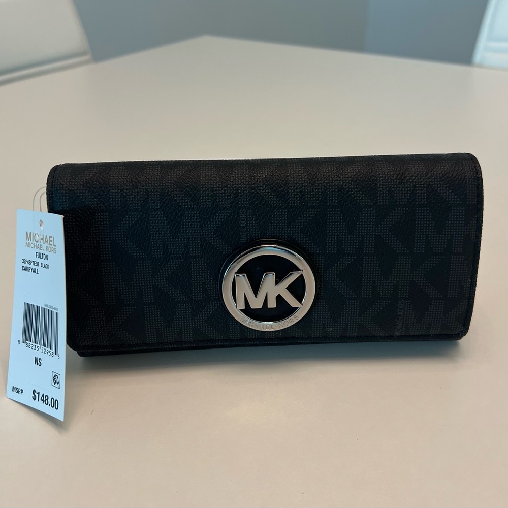 BRAND NEW MICHAEL KORS FULTON CARRYALL WALLET SIGNATURE PRINT BLACK & SILVER